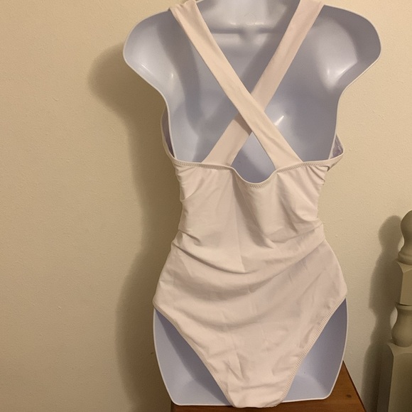 NEW White swimsuit size XL wide straps.Straps cross in back. Open weave on front - Picture 3 of 6